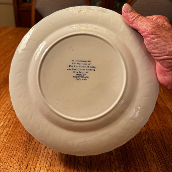 Vintage Royal Wedding plate, 1981, Prince Charles and Lady Diana Spencer - Picture 6 of 8